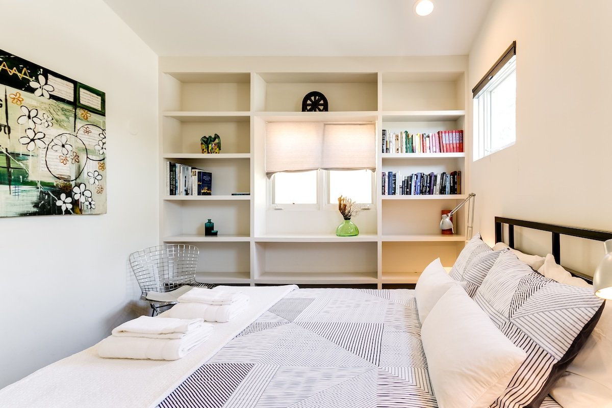 Custom-Built Villa Four Blocks from Venice Beach gallery image 5