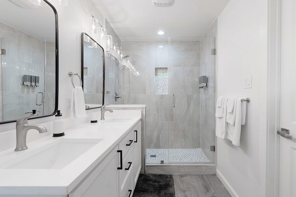 Family Retreat Heated Pool & Hot Tub Near Downtown gallery image 4