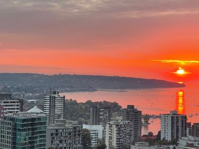 Rare 1200sq ft DT Penthouse w/ Private Rooftop