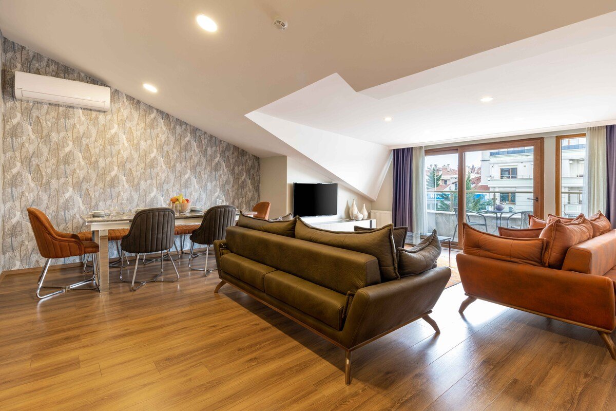 Luxury 3 Bedroom Apartment Terrace & Pool &Parking gallery image 3