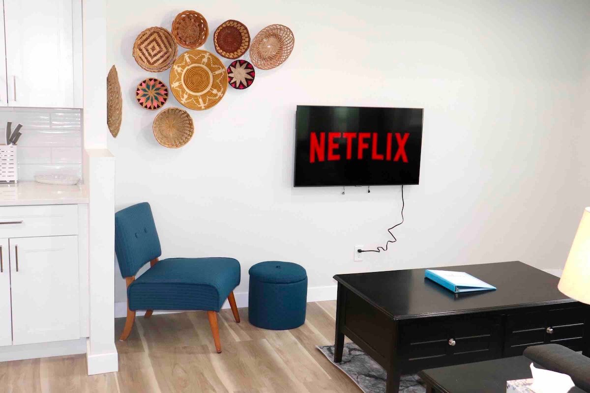 Relaxing Home|Central Area Winnipeg|Free Parking gallery image 3