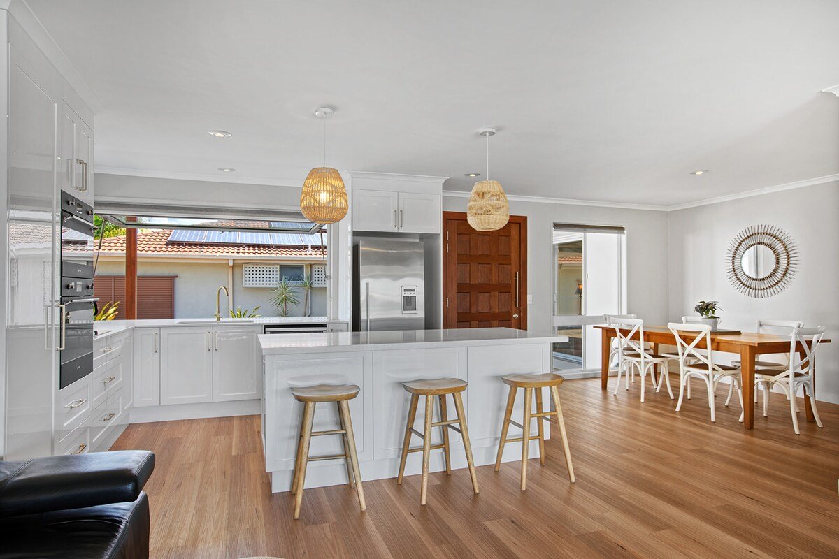 Pet Friendly Waterfront House – Saltwater Villas gallery image 5