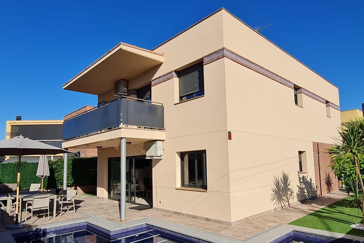 VILLA RIOJA with pool, Only Familys gallery image 2