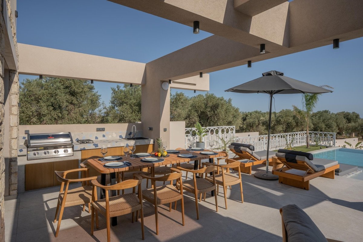 Dive into Bliss! Summer Oasis of Elegance & Joy gallery image 4