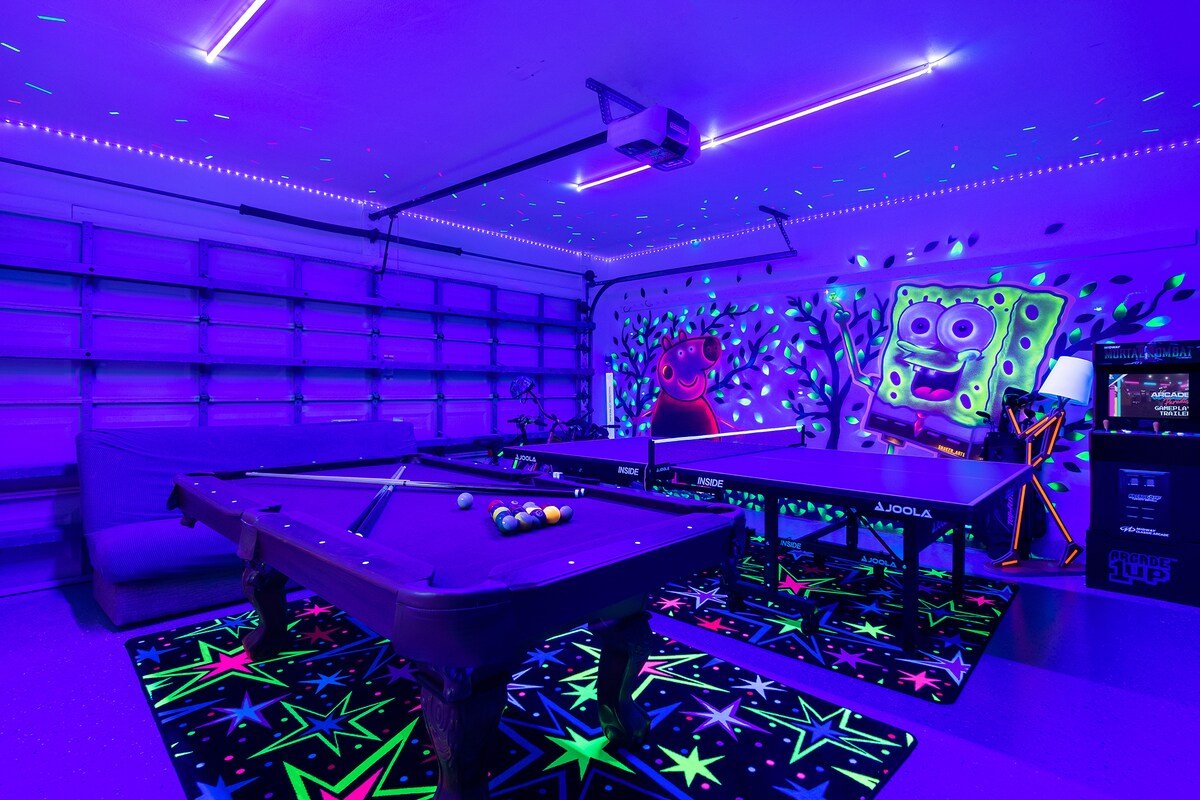 Entire Lux Home ~ Heated Pool ~ 5 min walk to beach ~ Game Room ~ Bikes gallery image 5