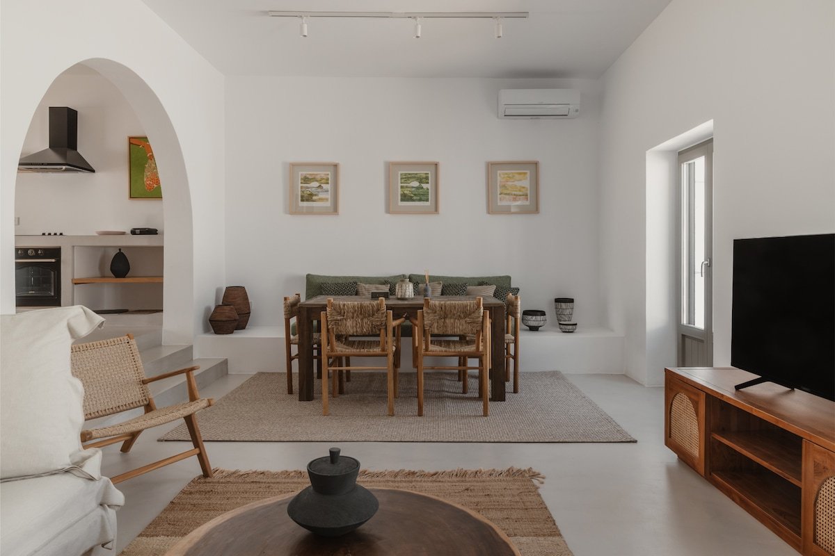 Siora of Paros Ammiralis & Castelis gallery image 5