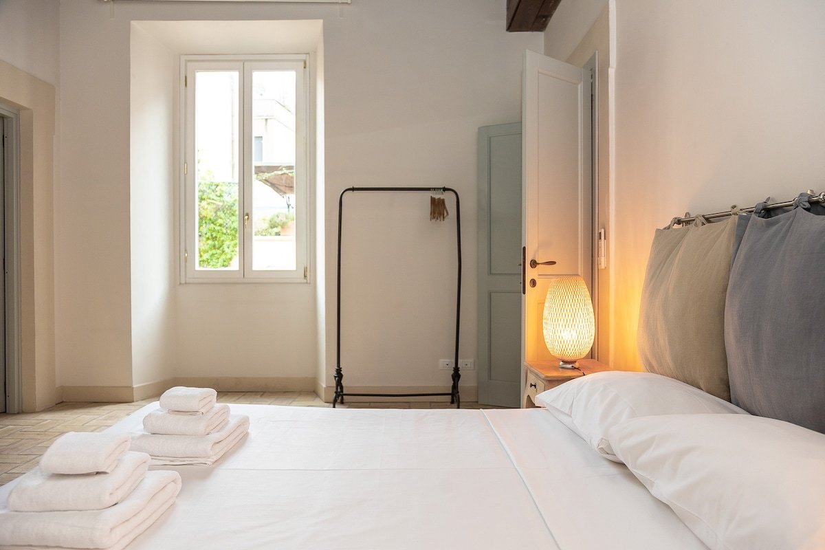 Rome Historical Apartment – Arco dei Banchi gallery image 4