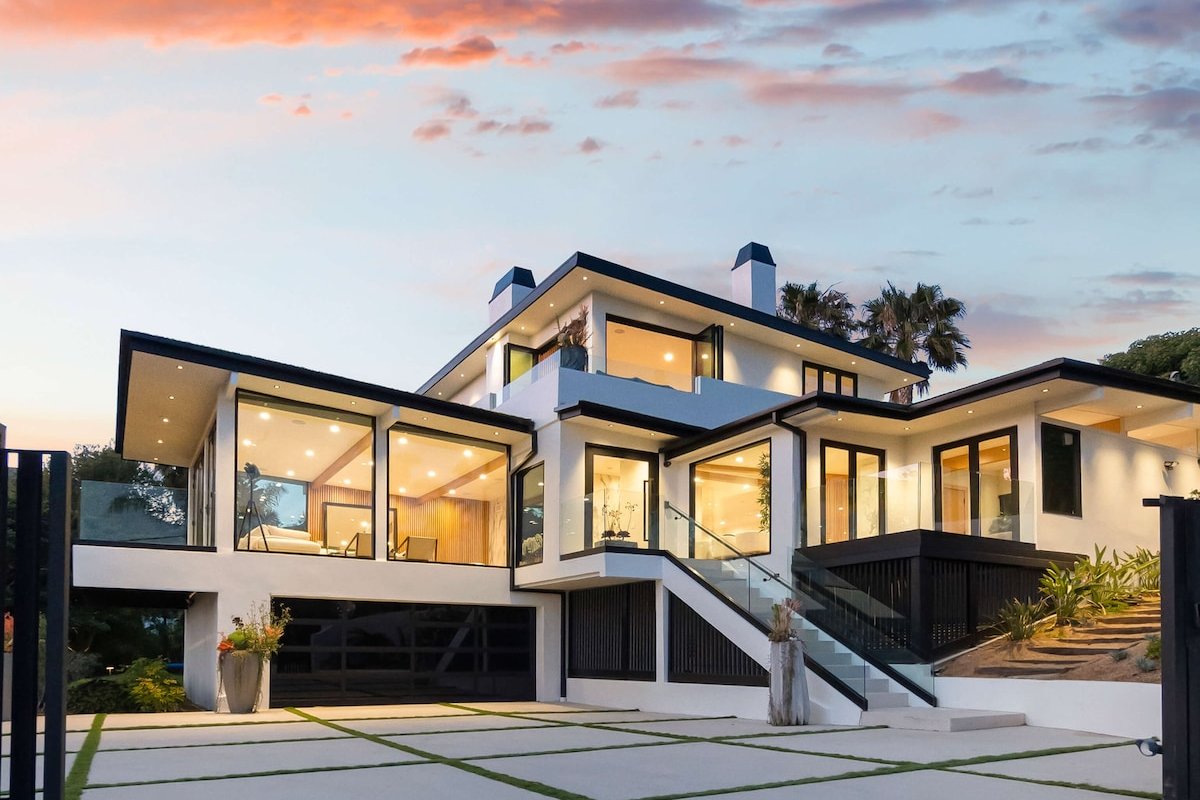 Scenic Malibu Getaway w/ Pool – Steps to the Ocean