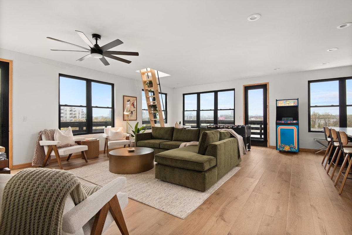 Karaoke Dreams | Entire Building | 2 Mi to BRDWY gallery image 2