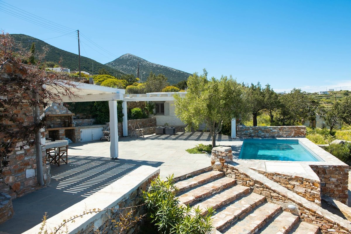 Unique Cycladic getaway villa, Sifnos gallery image 2