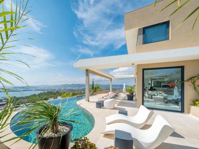 Panoramic sea views- Infinity pool- Privacy