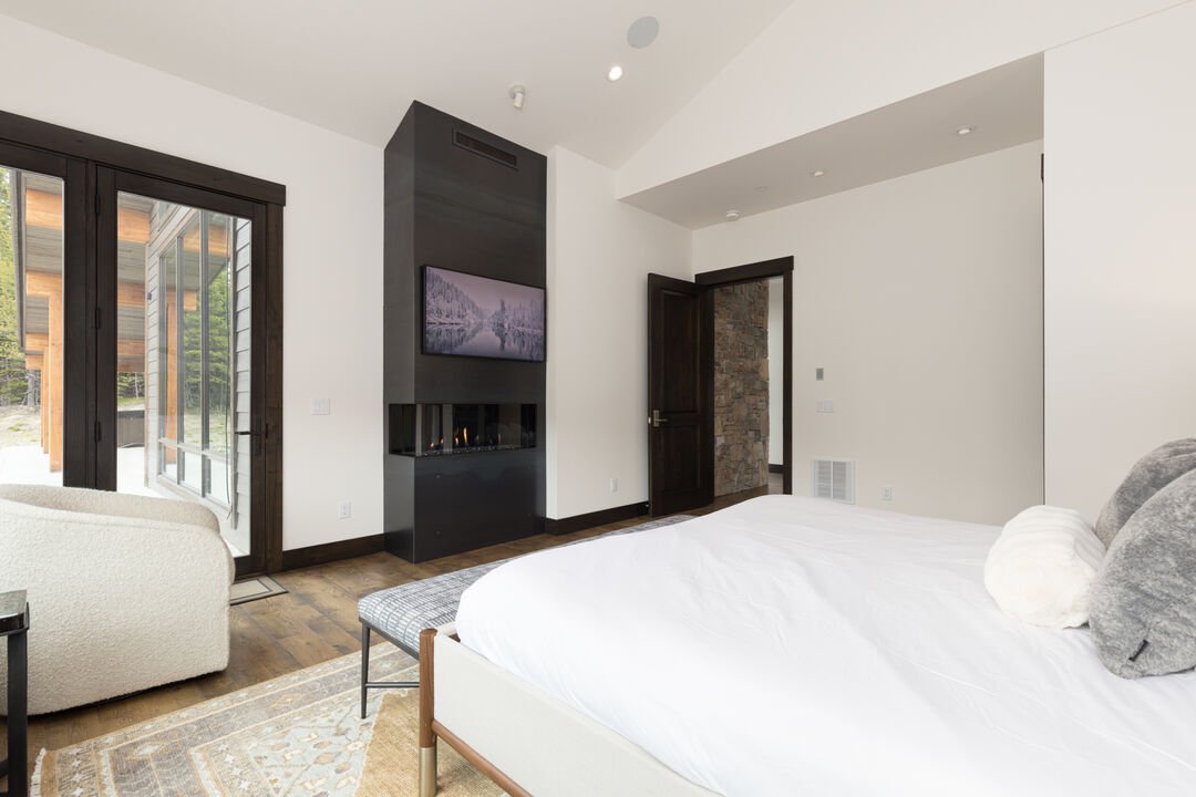 New! Luxury ski-in/ ski-out home w private hot tub gallery image 4