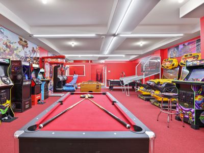 Belmont Pleasures – hot tub / arcade gaming room