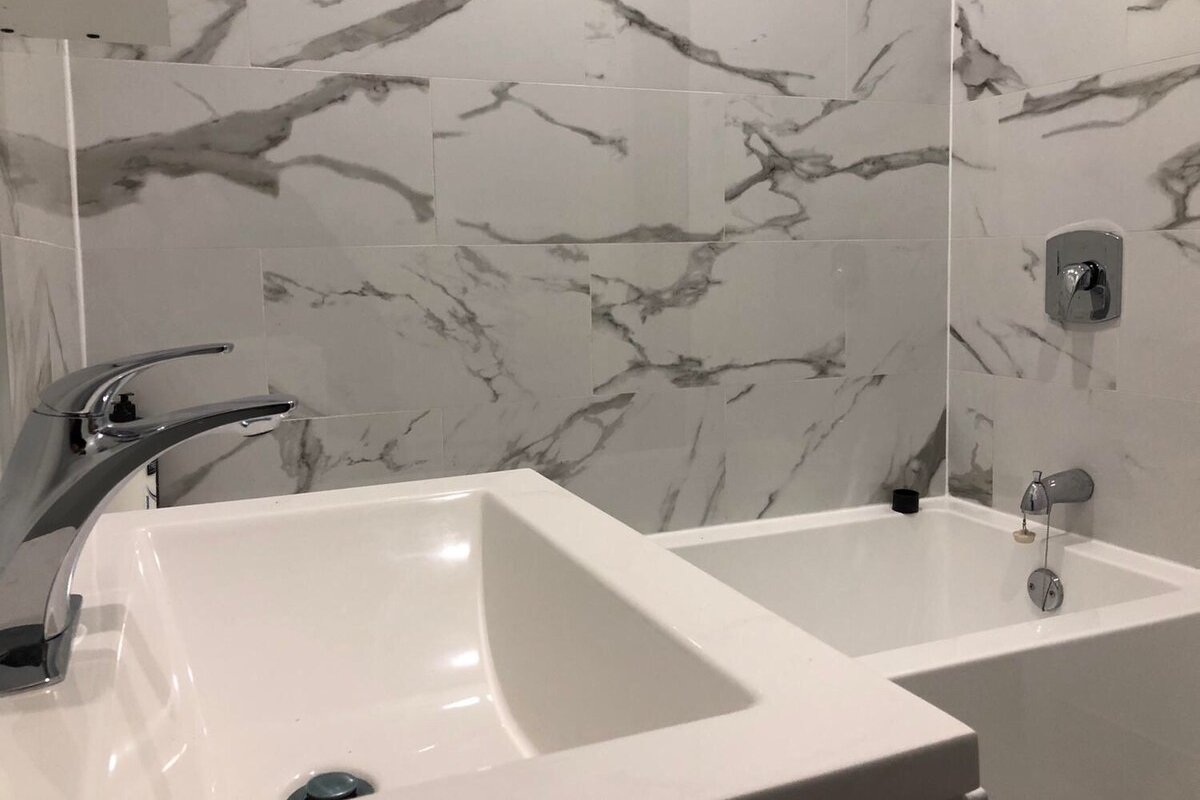 4 BEDROOMS SLEEP 8 10 12 14 16 DOWNTOWN MONTREAL gallery image 4