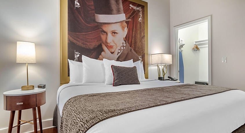 NOLA 2BR Marquee brand new Theatre District dwtn gallery image 3