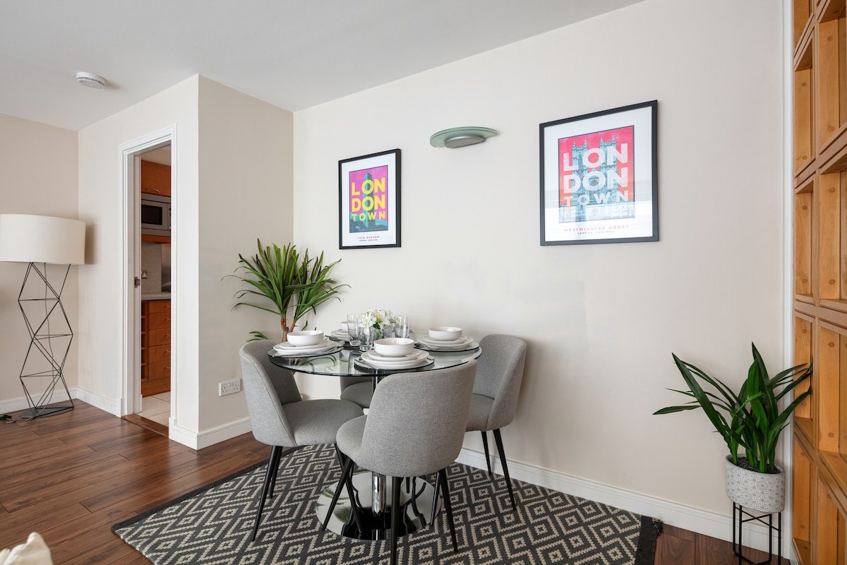 Spacious and modern balcony flat off Oxford Street gallery image 4