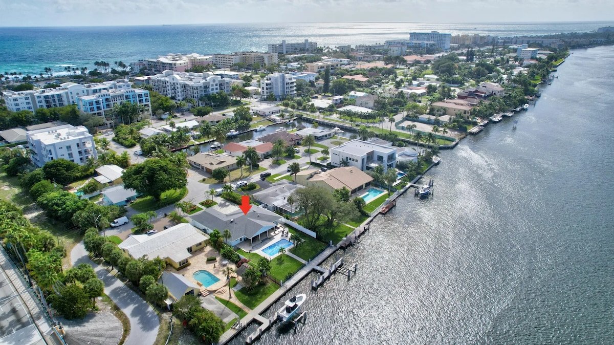 Top 5%| Wtfr view| Walk to Beach|Pool |Dock |Game gallery image 4