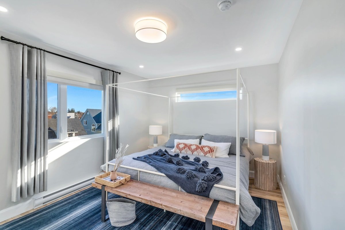 Luxurious Waterfront Beach House in Parlee Beach gallery image 5