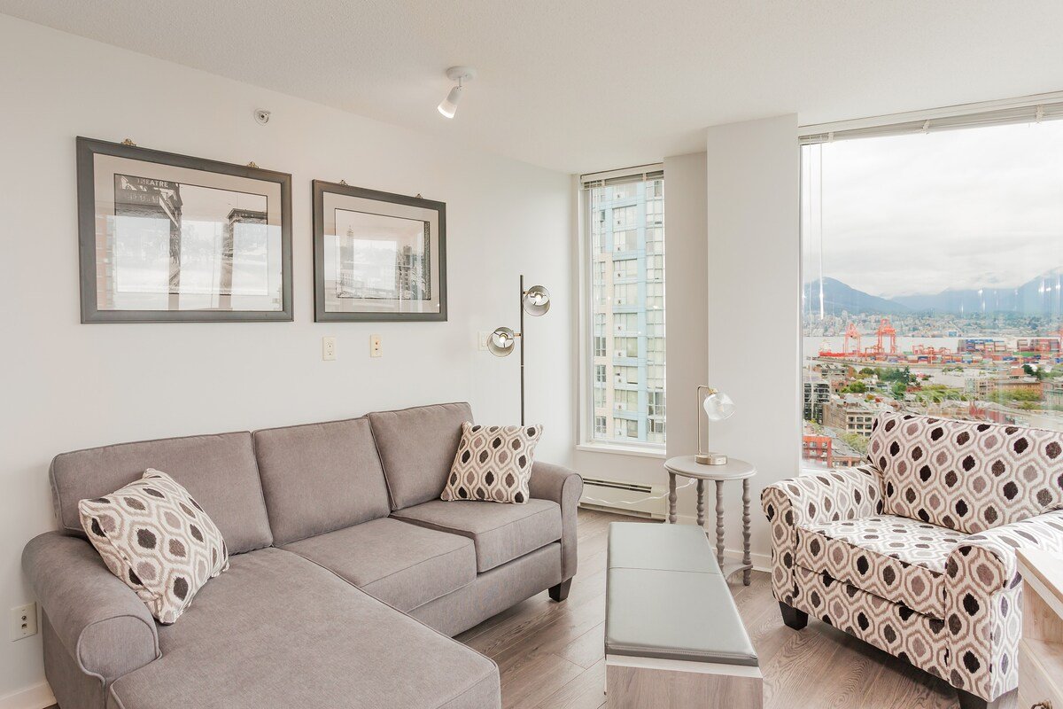 Executive Condo 3 beds 2 separate baths ac parking gallery image 4