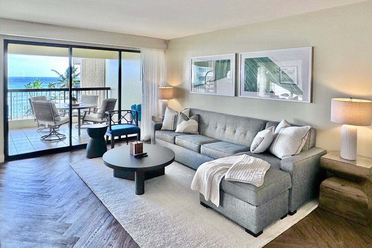 Luxury Oceanfront-Waikiki Beach- 2BR/2BTH/Parking