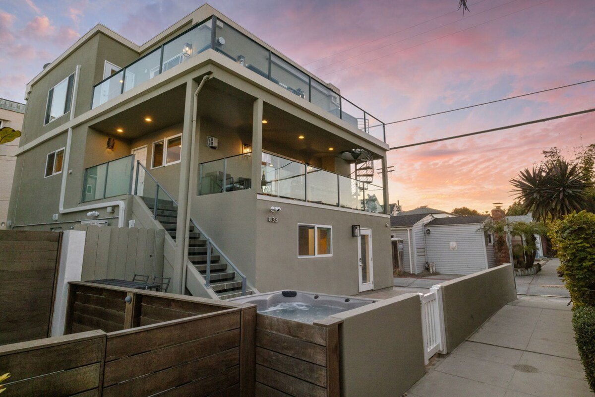 NEW Luxury Meets Beach | BayFront + HotTub/Firepit gallery image 4