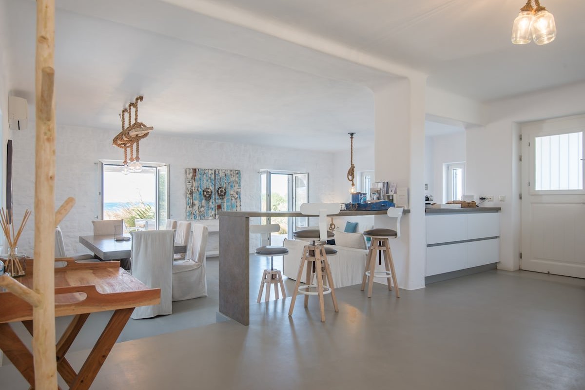 Hip family pool villa, a walk from the beach gallery image 3