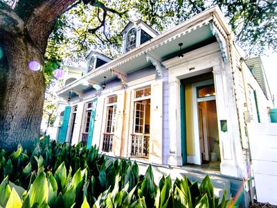 Governor’s Mansion 5 bedroom/3.5 bath w/ Pool!