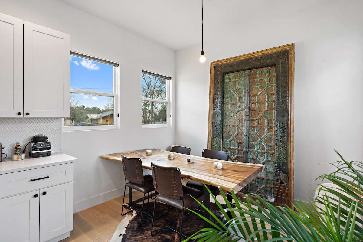 House of Healing & Wolves + Pool, Cold & Hot Tub gallery image 5