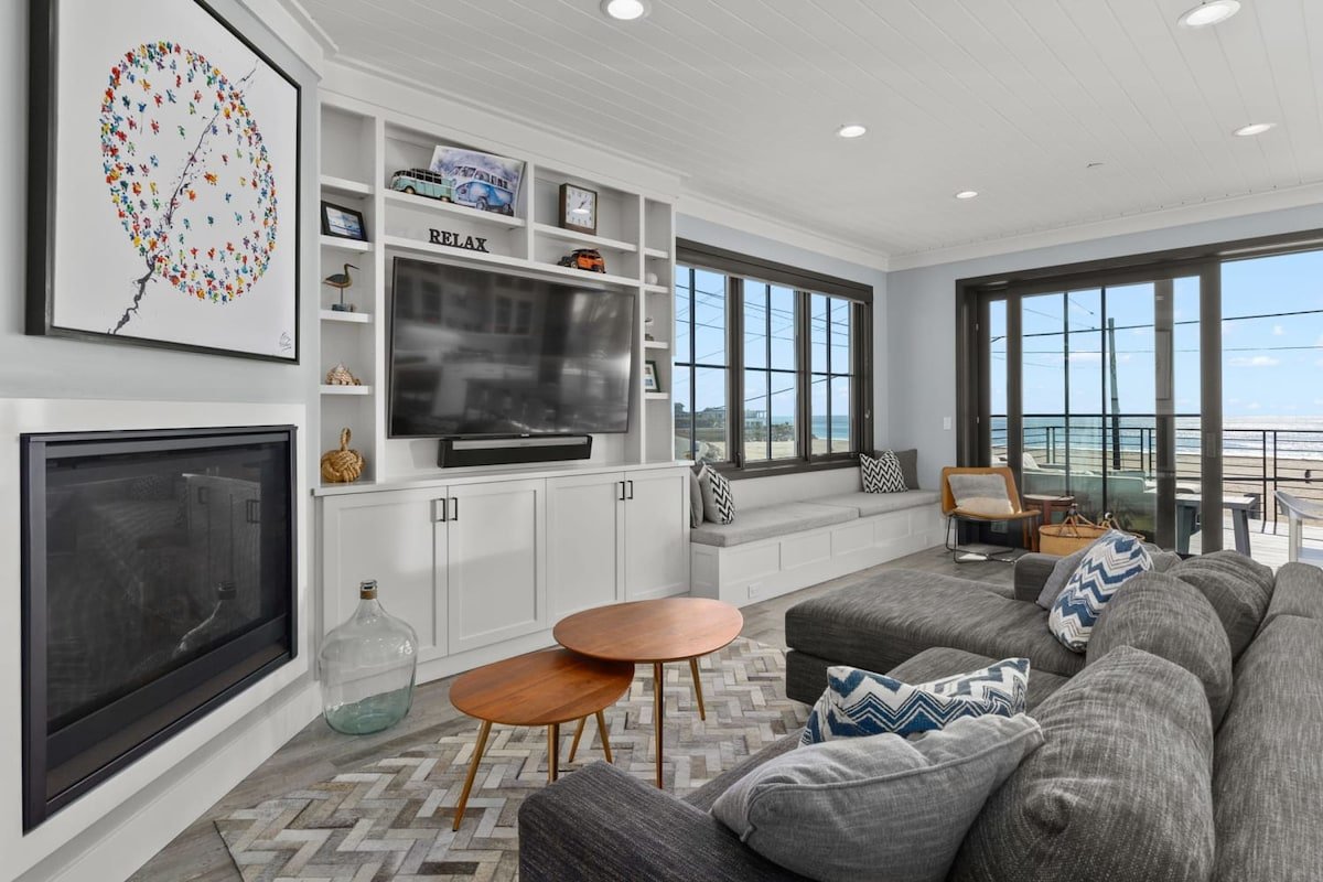 Luxury Twin Lakes Beachhouse gallery image 5