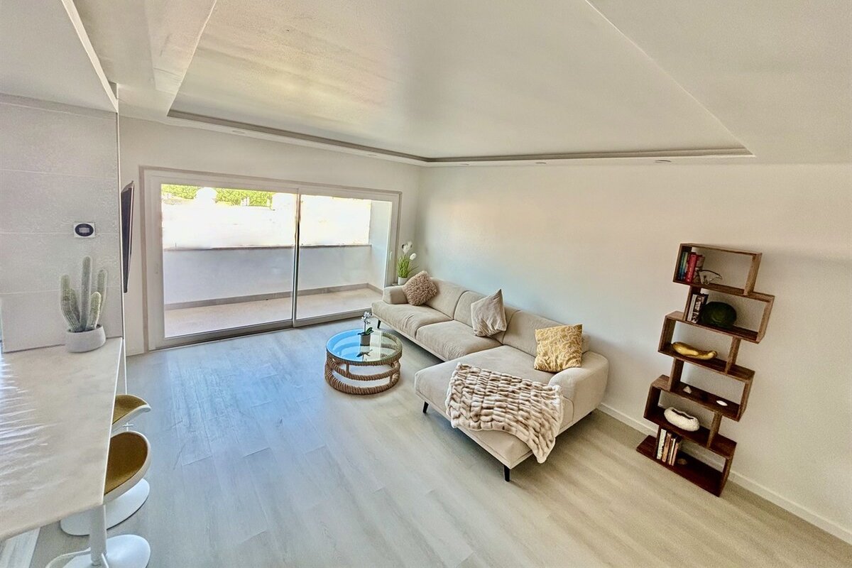 Bright Renovated Cascais Luxury Top Floor Apt gallery image 5