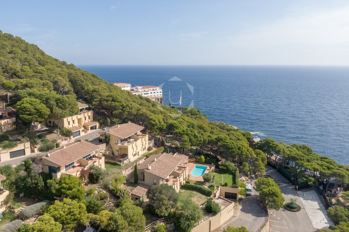 Aiguafreda – infinity pool, remodeled, seaviews gallery image 4