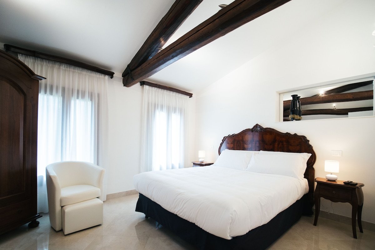 Specchio Venice Villa gallery image 5