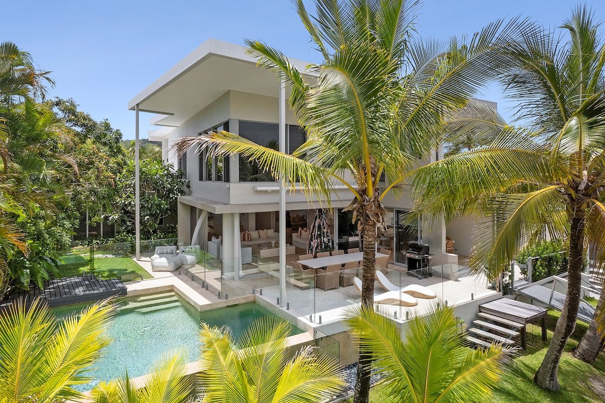 The Noosa Home – pool, jetty, water frontage gallery image 2