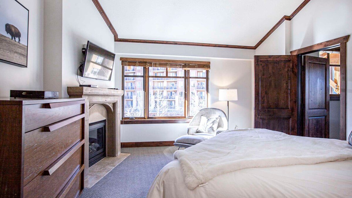 Hyatt Penthouse 456 -The Canyons- Ski in walk out! gallery image 2