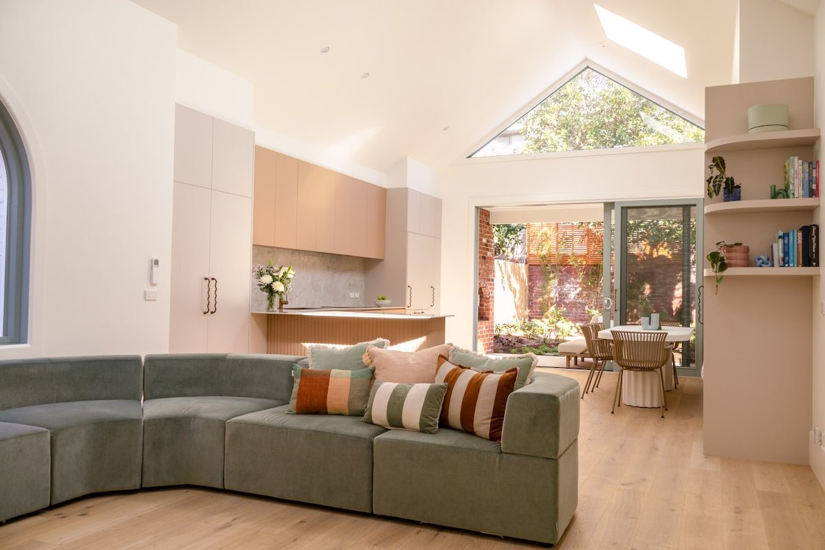 Modern 3-Bedroom House with Parking gallery image 3