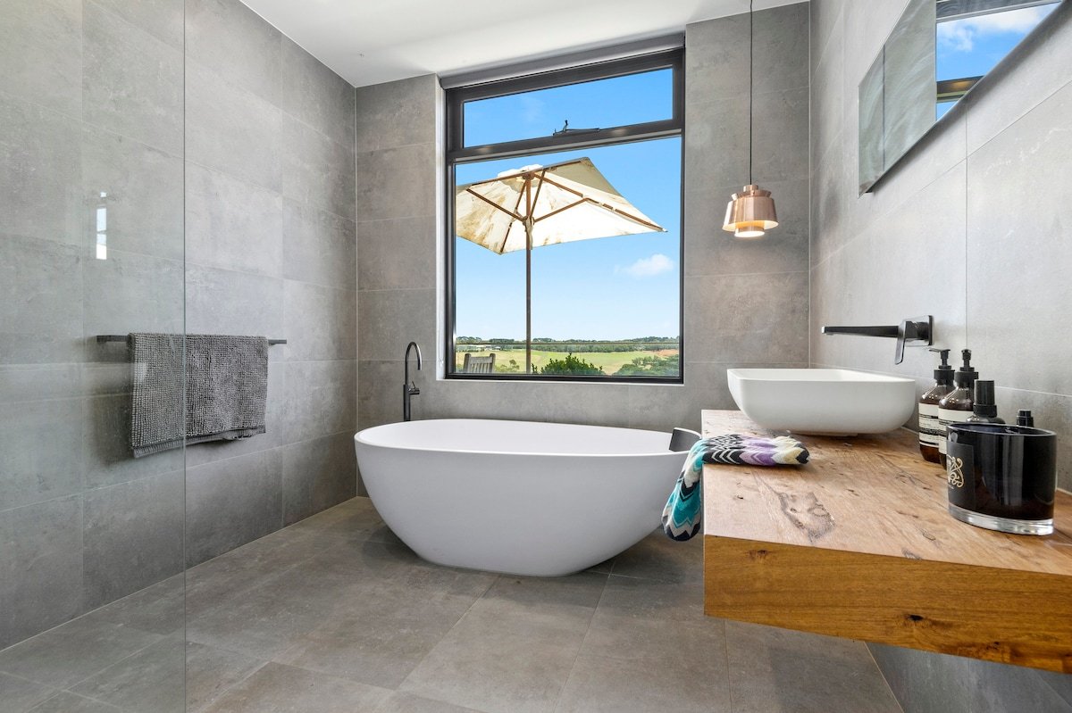 Designer Guest House-RedHill South gallery image 5