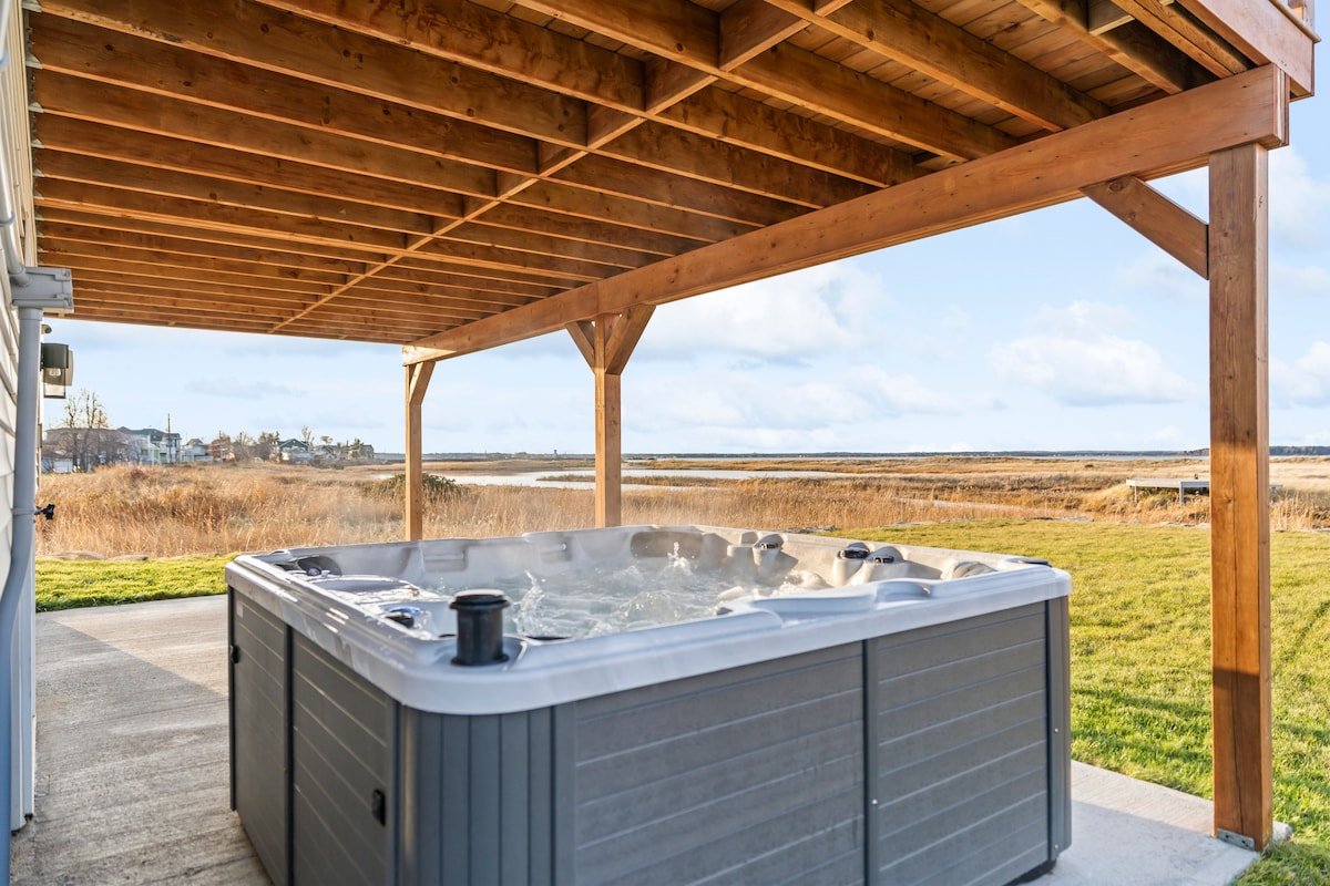 Luxurious Waterfront Beach House in Parlee Beach gallery image 4