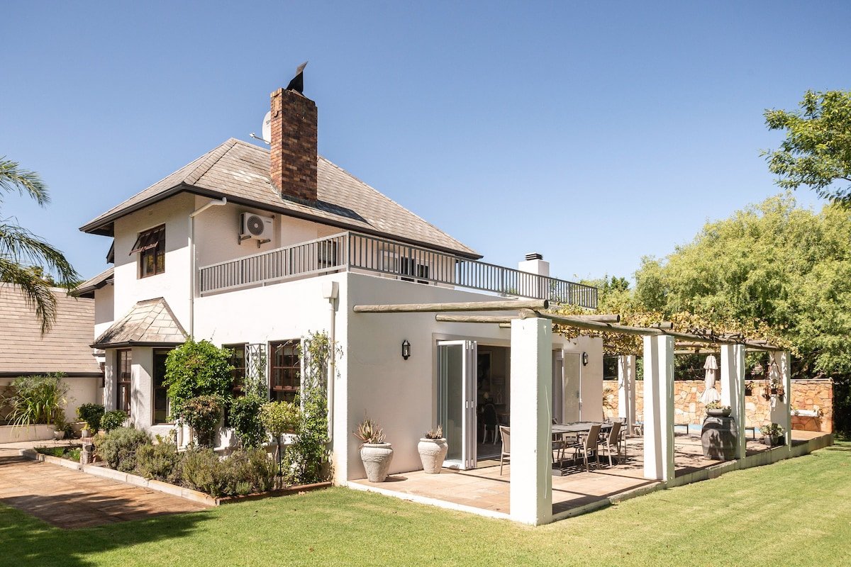 Eclectic Family Home near Wineries gallery image 3