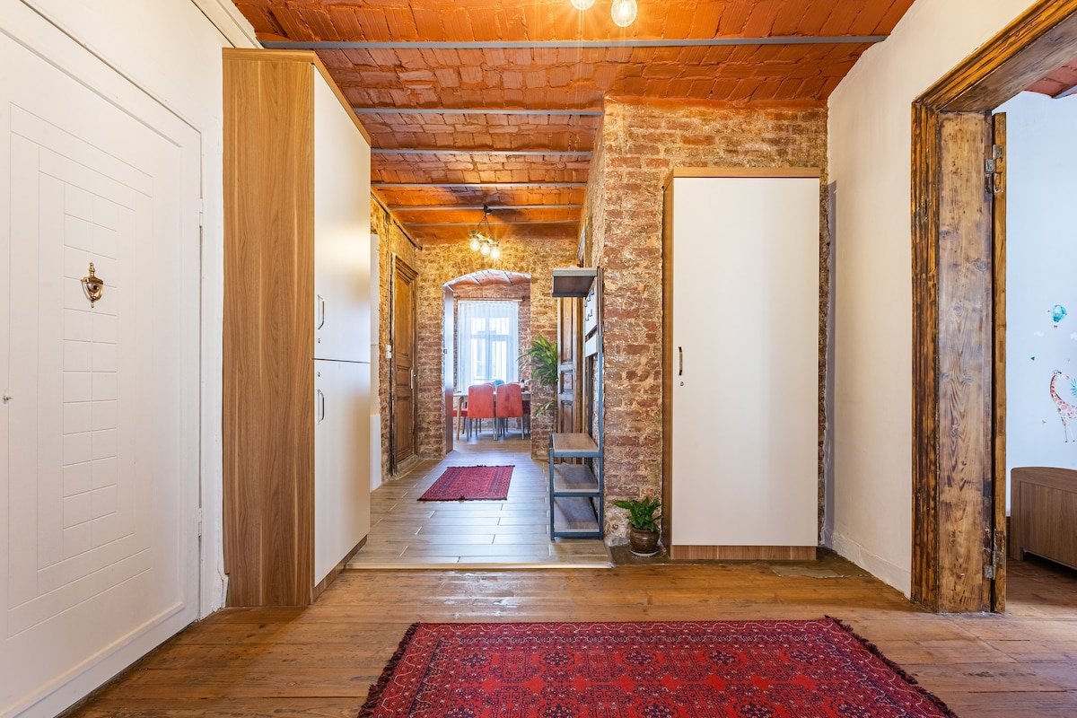 Design Apt A/C ★Sauna★ Balcony, 1 min Galata Tower gallery image 2