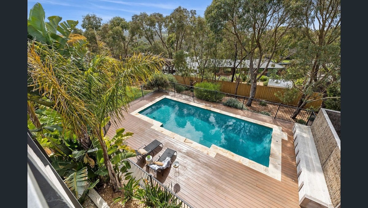 Broadbeach Retreat, sleeps up to 12 people gallery image 5