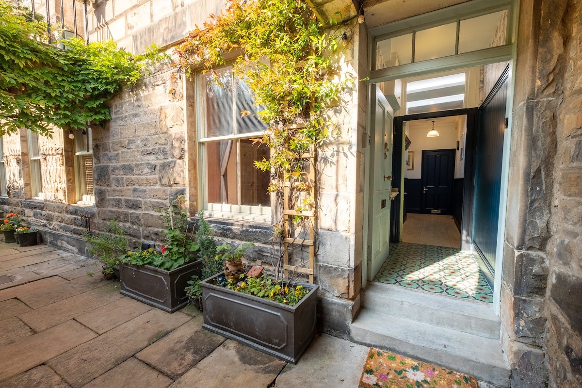 Saxe-Coburg Sauna Apartment Stockbridge gallery image 2