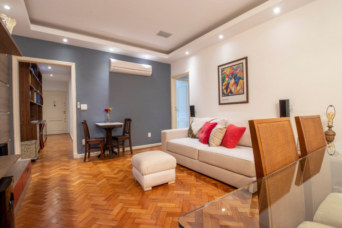 Best Location in Rio! One block from the beach gallery image 3