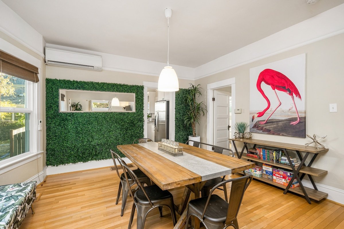 Paradise Haven-4 BR/2BA- Near Laurelhurst Park gallery image 3