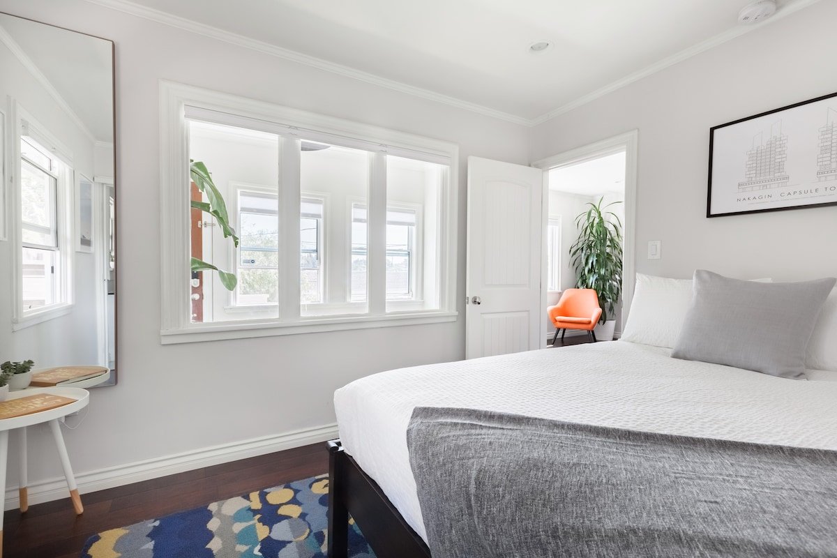 Explore Silver Lake from Designer Hillside Retreat gallery image 3