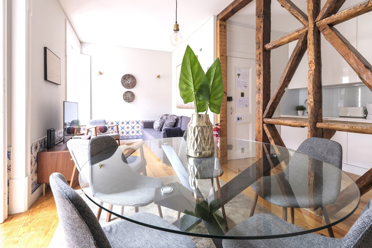 Alfama Castle Fabulous First floor Apartment in Restored 19th Century Building gallery image 5