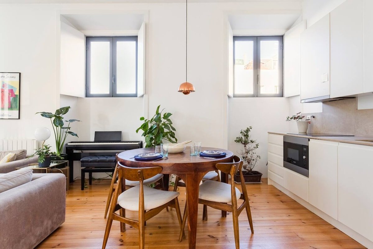 Design & bright central home w/ balcony + parking! gallery image 4