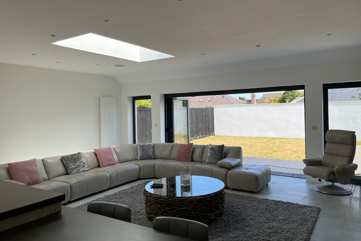 Perfect 4 bedroom 2 bathroom Home gallery image 3