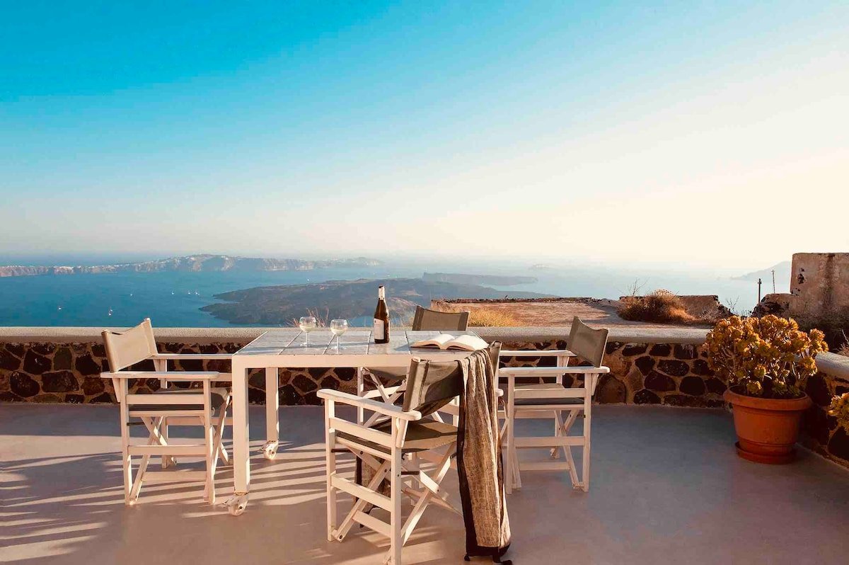 Private Villa for 6 with caldera view gallery image 4