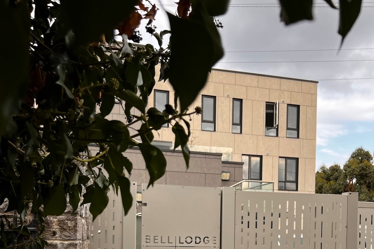 Modern Gated 5 Bed Apartment close to Luas Line gallery image 4