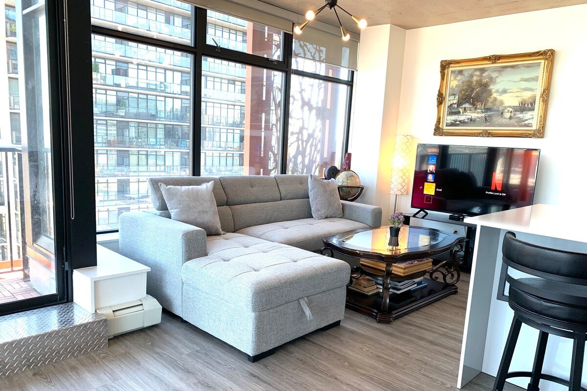 Stunning views – Gastown, 1 parking gallery image 3